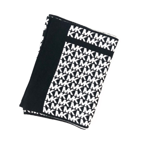 MICHAEL Michael Kors linear logo scarf - Picture 2 of 4